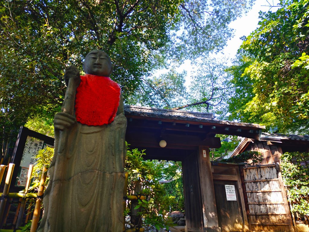 東京都北区 静勝寺の地蔵と山門 東京都北区 静勝寺の地蔵と山門
