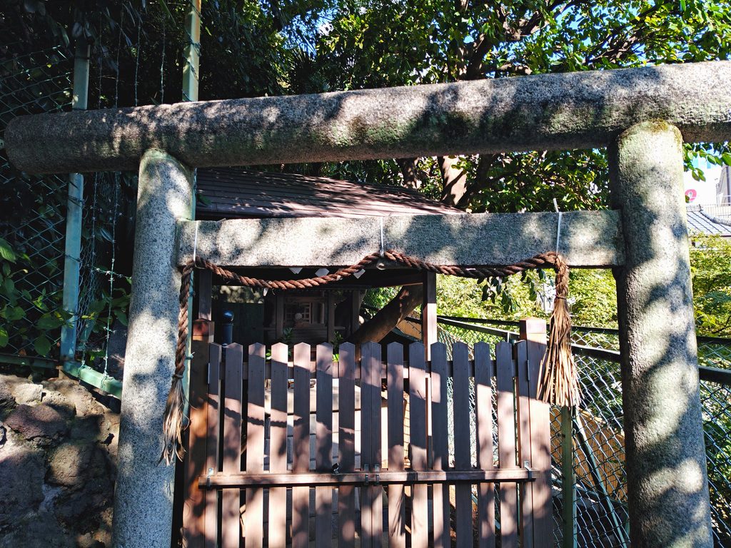 東京都北区 静勝寺の石段途中にある神社 東京都北区 静勝寺の石段途中にある神社