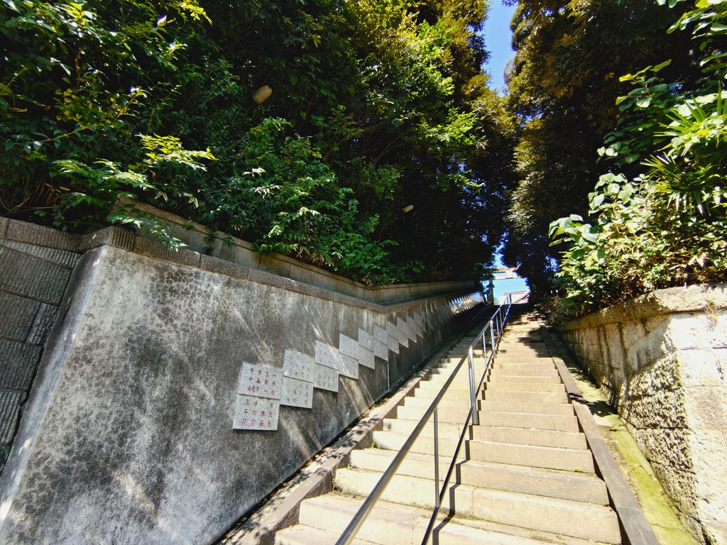東京都北区 赤羽八幡神社の表参道階段