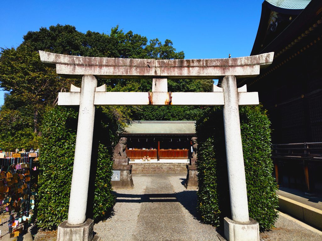 東京都北区 赤羽八幡神社の境内末社鳥居