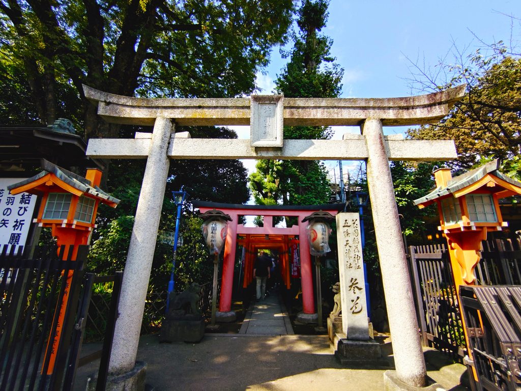 東京都台東区 花園稲荷神社の千本鳥居 東京都台東区 花園稲荷神社の千本鳥居