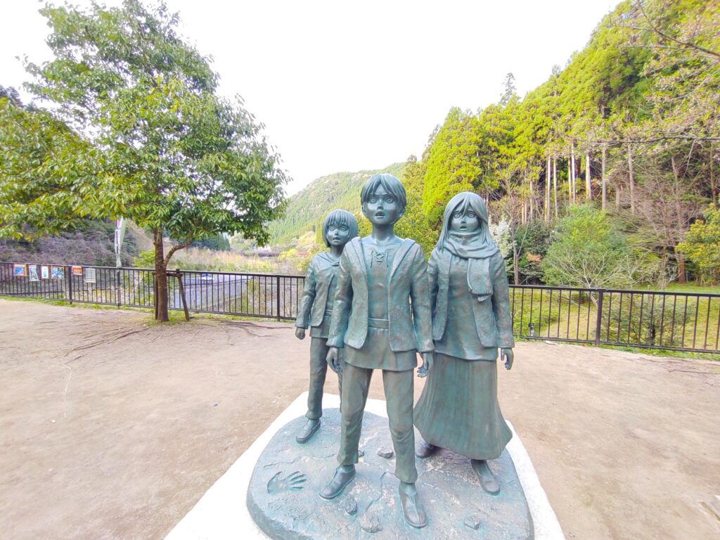 DSC 3307 1024x768 - 進撃の巨人 大山ダム銅像【大分県】