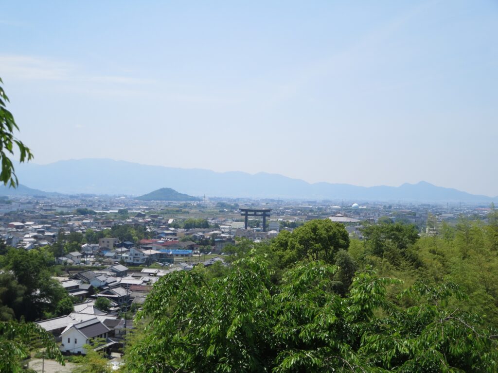 大神神社の三輪山から見た大鳥居